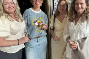 Författarkollegorna Malin Lundskog samt Jeanette Bergenstav med gäster från Australien